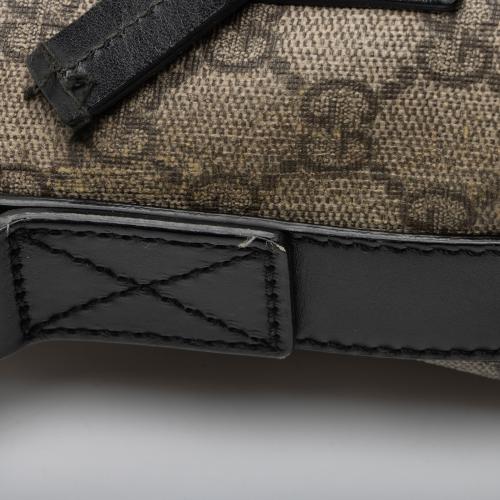 Gucci GG Supreme Flat Front Zip Messenger