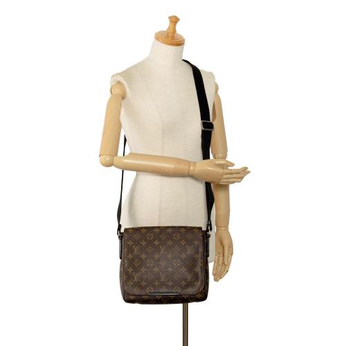 Louis Vuitton Monogram Macassar District PM